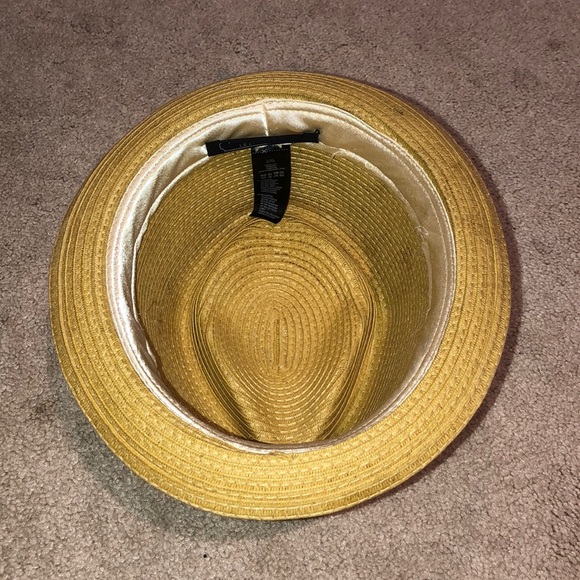 Straw hat with plaid ribbon - Picture 3 of 3